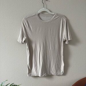 Vuori mens tee in oyster